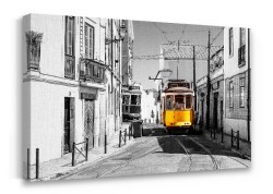 Κίτρινο τραμ στη πόλη