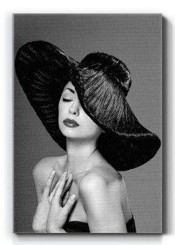 Γυναίκα με μαύρο καπέλο