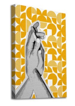 Χέρια σε κίτρινη σύνθεση