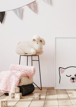 Γατούλα με ροζ αυτάκια