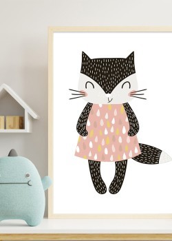 Γατούλα με ροζ φόρεμα