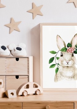 Κουνελάκι με ροζ τριαντάφυλλο