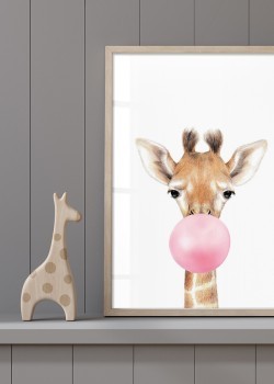 Καμηλοπάρδαλη με ροζ φούσκα