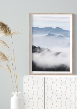 Ομίχλη στις κορυφές των βουνών