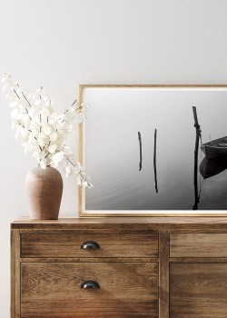 Βάρκα δεμένη στους πασσάλους