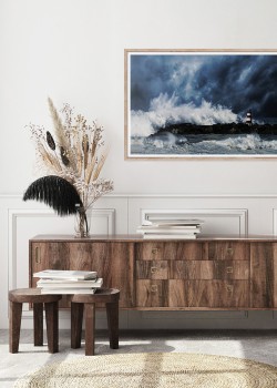 Φάρος σε φουρτουνιασμένη θάλασσα