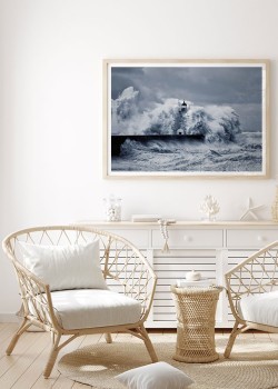 Φάρος κρυμμένος από τα κύμματα