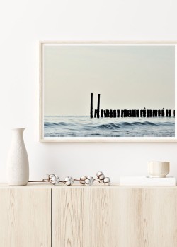 Ξύλινοι πάσσαλοι στην θάλασσα