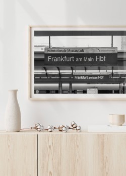 Πινακίδα σταθμού τρένου στην Φρανκφούρτη