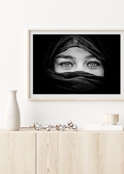 Μουσουλμάνα γυναίκα με όμορφο βλέμμα