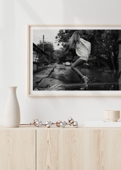 Γυναίκα με λευκό ντύσιμο