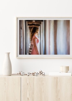 Κορίτσι με ροζ φόρεμα