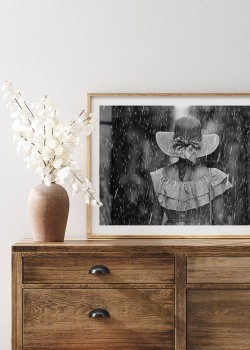 Κοπέλα στην βροχή