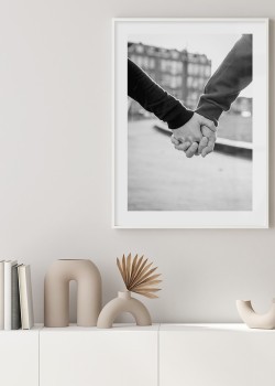 Ερωτευμένο ζευγάρι που κρατιούνται από το χέρι