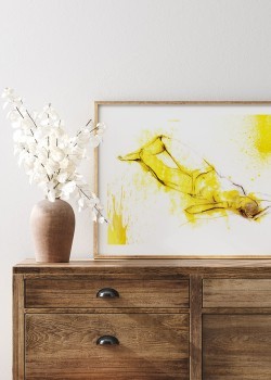 Κοπέλα στα κίτρινα