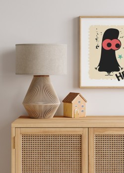 Μαύρος ήρωας με κόκκινα μάτια