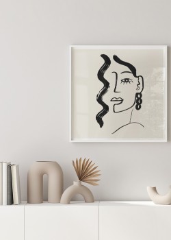 Γυναίκα με μαύρο σκουλαρίκι