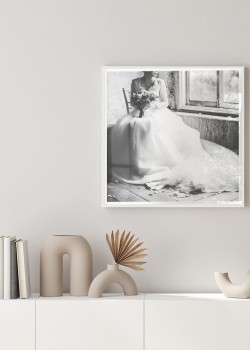 Μια γυναίκα με το νυφικό της