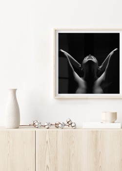 Γυναίκα σε καλλιτεχνική πόζα