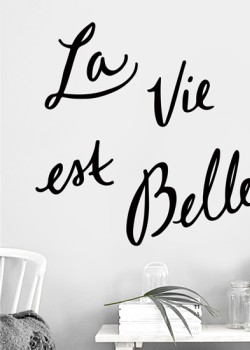 Minimal Η ζωή είναι ωραία 