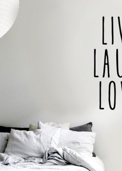 Ζήσε, γέλα, αγάπησε